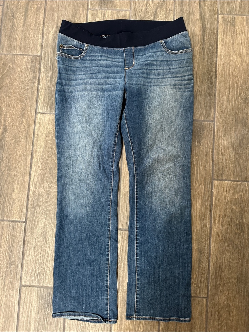 Liz Lange Maternity boot cut denim jeans. Size 12. Medium blue w/ dark blue band